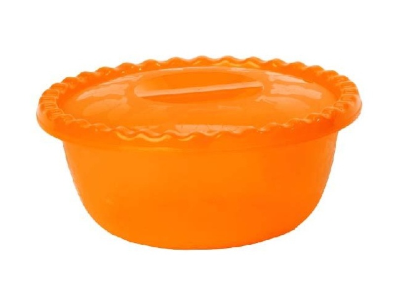 Миска пластиковая 5,3л с крышкой