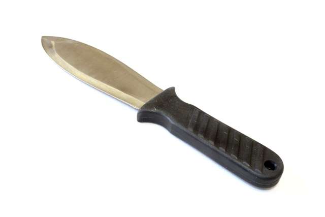 Шкерочный нож с пластиковой ручкой 145х265мм