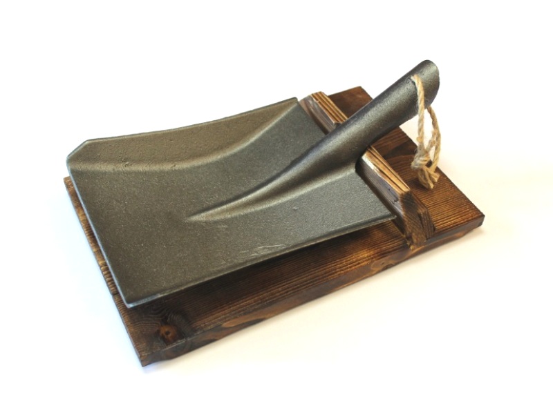 Сковорода чугунная 240х190мм на деревянной подставке