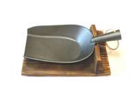 Сковорода для подачи чугунная 260х140мм на деревянной подставке