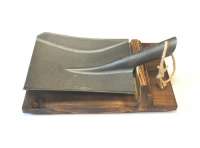 Сковорода чугунная 240х190мм на деревянной подставке